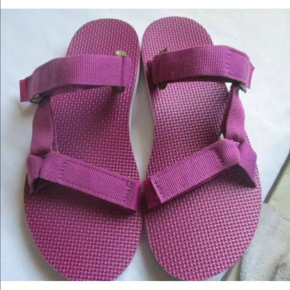 pink sandals size 6